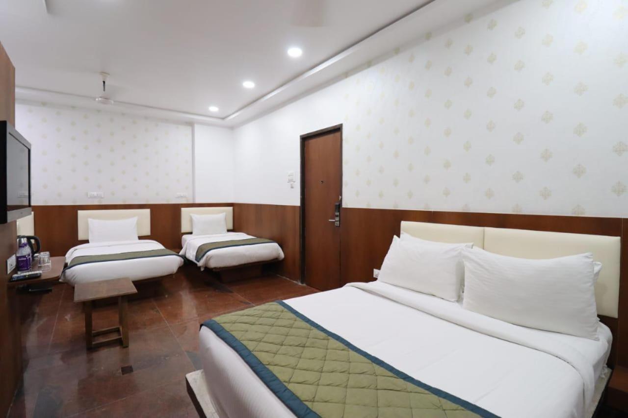 Hotel Center Point Solapur Exterior photo